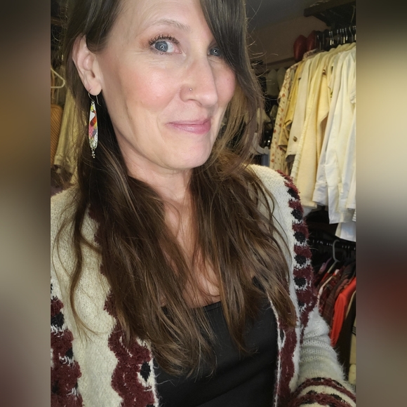 Meet your Posher, Beth - Picture 2 of 5